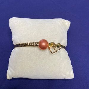 Hawaiian pearl bangle